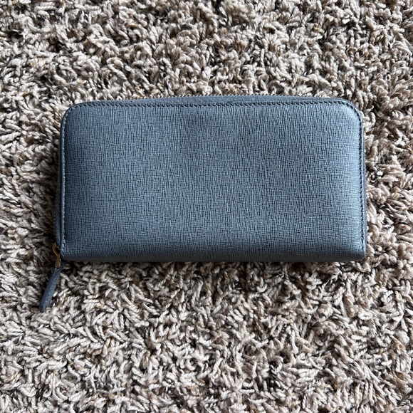 Fendi zip around wallet - Picture 2 of 9